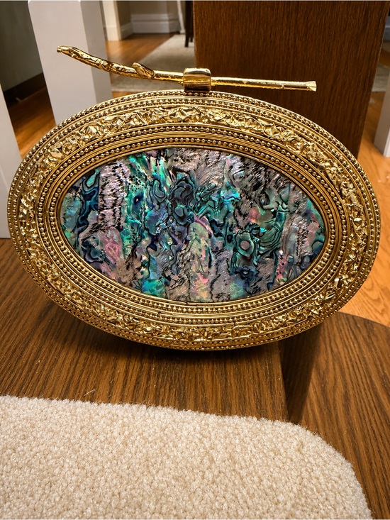Handbags - Gold Oval Abalone Statement Clutch - Multicolor Center